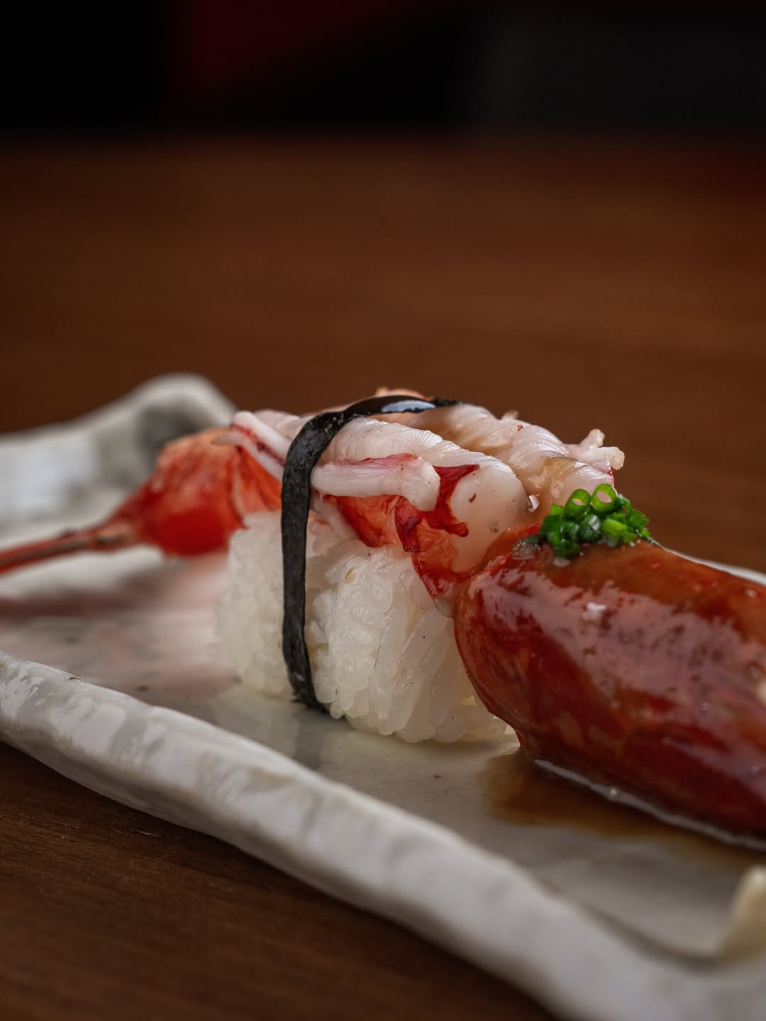 Gamba roja en dos temperaturas, una combinación de técnica y producto que potencia su sabor, para crear un nigiri lleno 