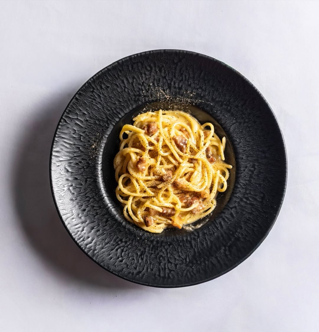 🍝 La espera ha terminado…
Nuestra Carbonara vuelve a la mesa. 🇮🇹✨
A partir del 26 de agosto, vuelve a disfrutar de Ava