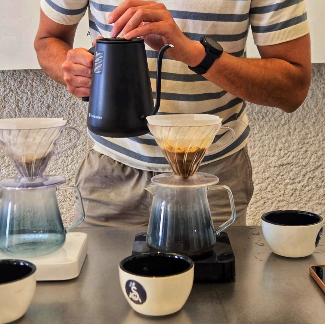 Este momento se tenía que quedar por aquí. 📸
Seguiremos aprendiendo, mejorando y preparándonos para lo que viene. ☕✨
¡NO