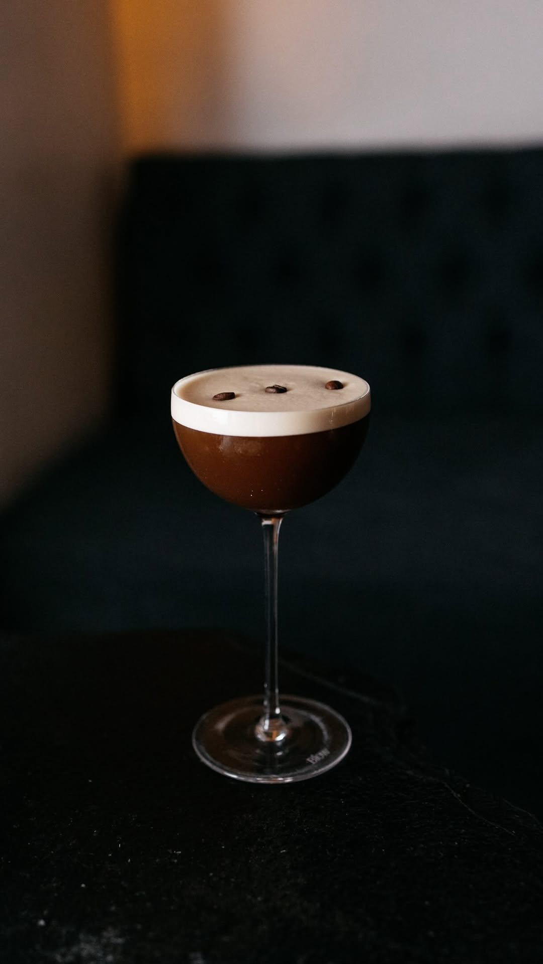 El café, llevado a otra dimensión.

Café de especialidad, molido grueso y extraído en cold brew durante 12 horas.
Vainil