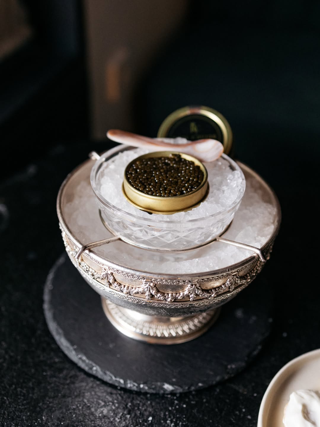 Acompañantes de lujo.

Real Caviar, selección premium Beluga y un cóctel. 

Empieza la magia a las 19h. 

#Alchemist1967