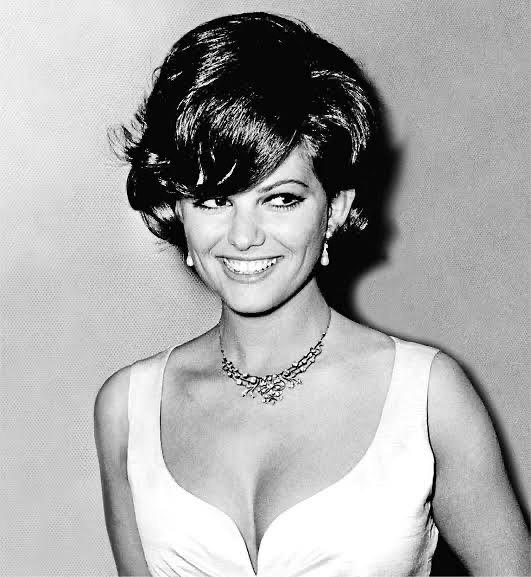 Claudia Cardinale (1938-2025) Una gran belleza, un enorme talento y lo mejor una gran persona. Cuantos buenos recuerdos