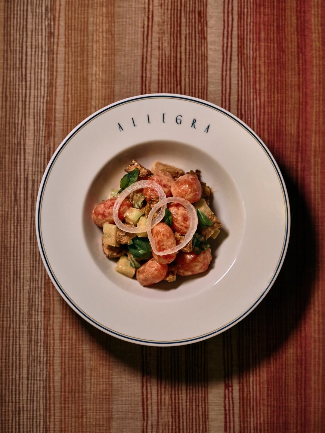 Ensalada de tomate panzanella.