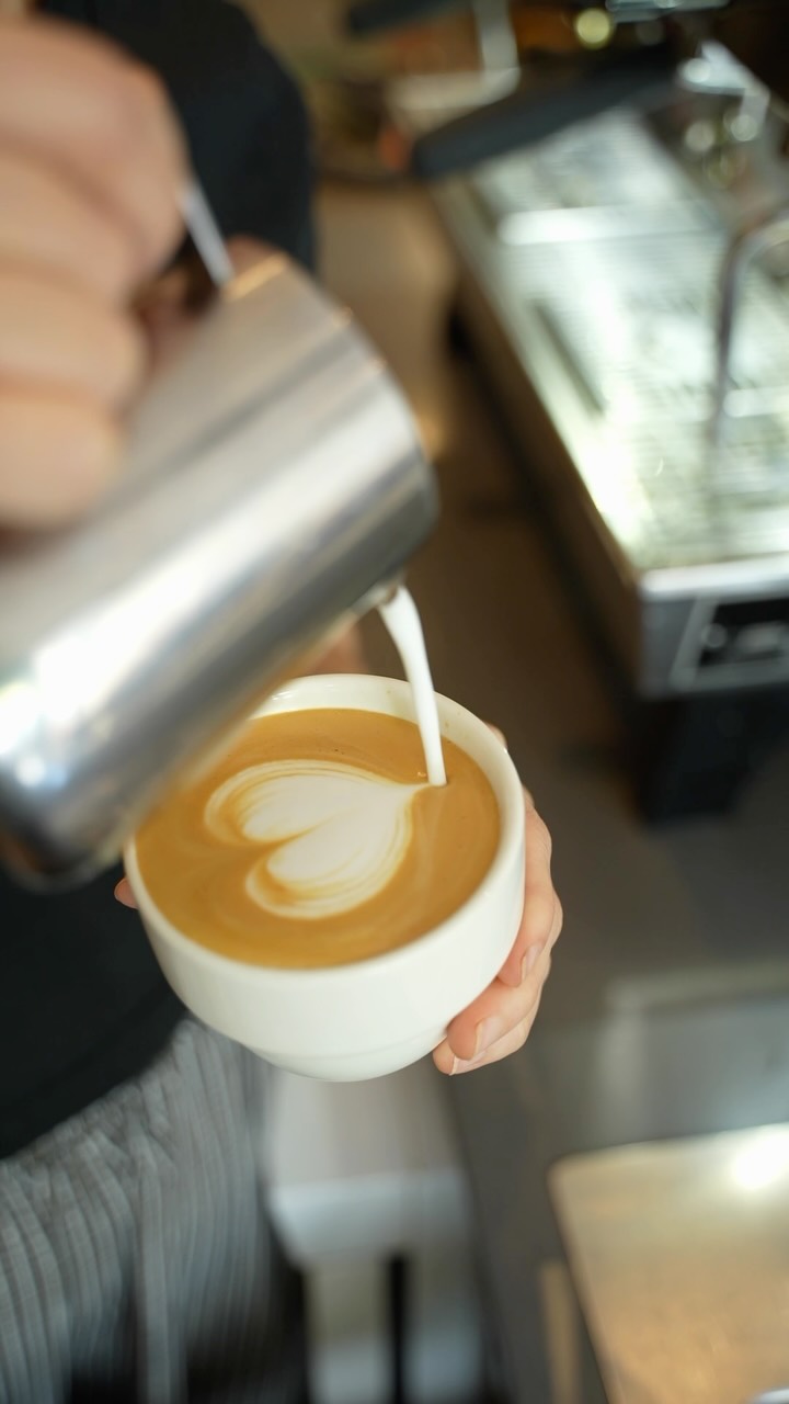 Vuelta a la rutina! Pronto os compartimos todas las novedades que vienen, tenemos muchas ganas de enseñároslas 🥐☕️🔥
Pas