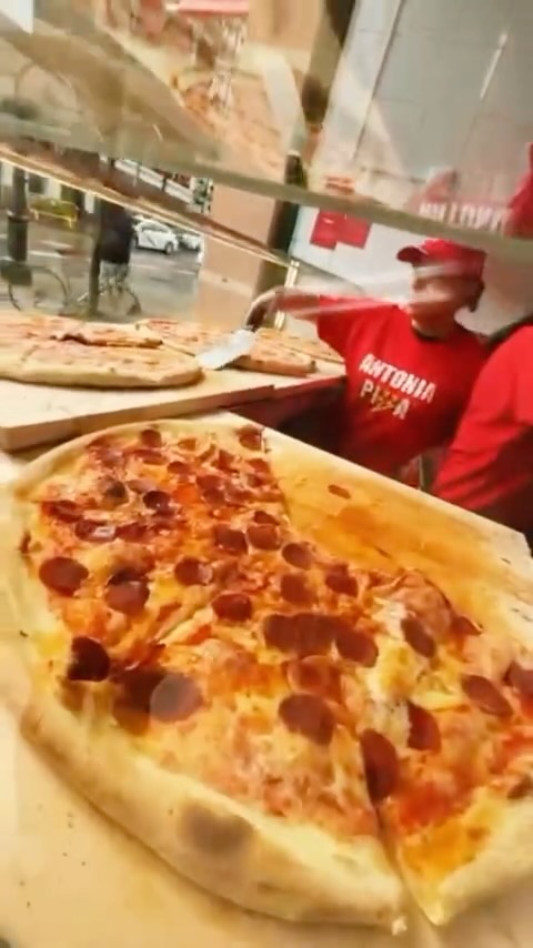 🍕 Antonia Pizza va de hacer las cosas simples… y hacerlas muy bien.

Un concepto de pizza urbana pensado para lo que rea