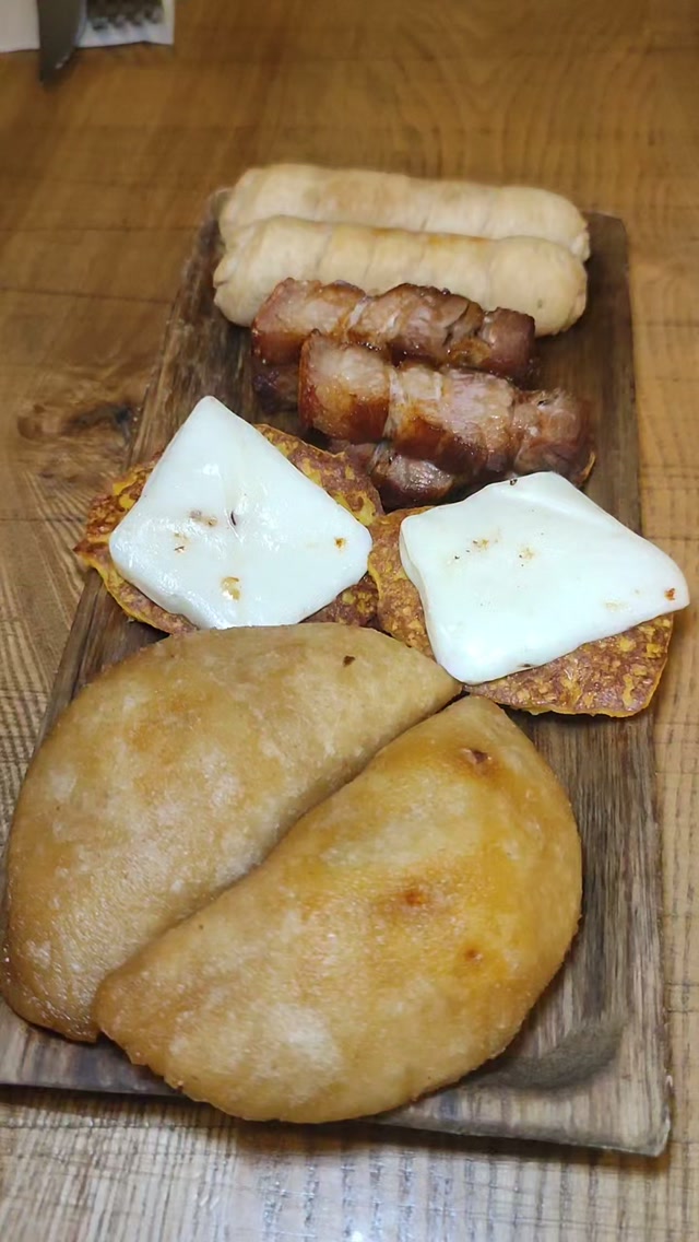 😱🇻🇪 ¡EL ÚNICO BUFFET LIBRE VENEZOLANO! 🇻🇪😱
¿Sabéis que @apartaco.es es el único buffet libre ilimitado venezolano en el