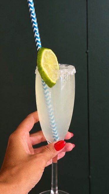 Dale una vuelta de tuerca a tus tardes en @apura 

🍹Calle General Oraá, 45

#planesmadrid #afterwork