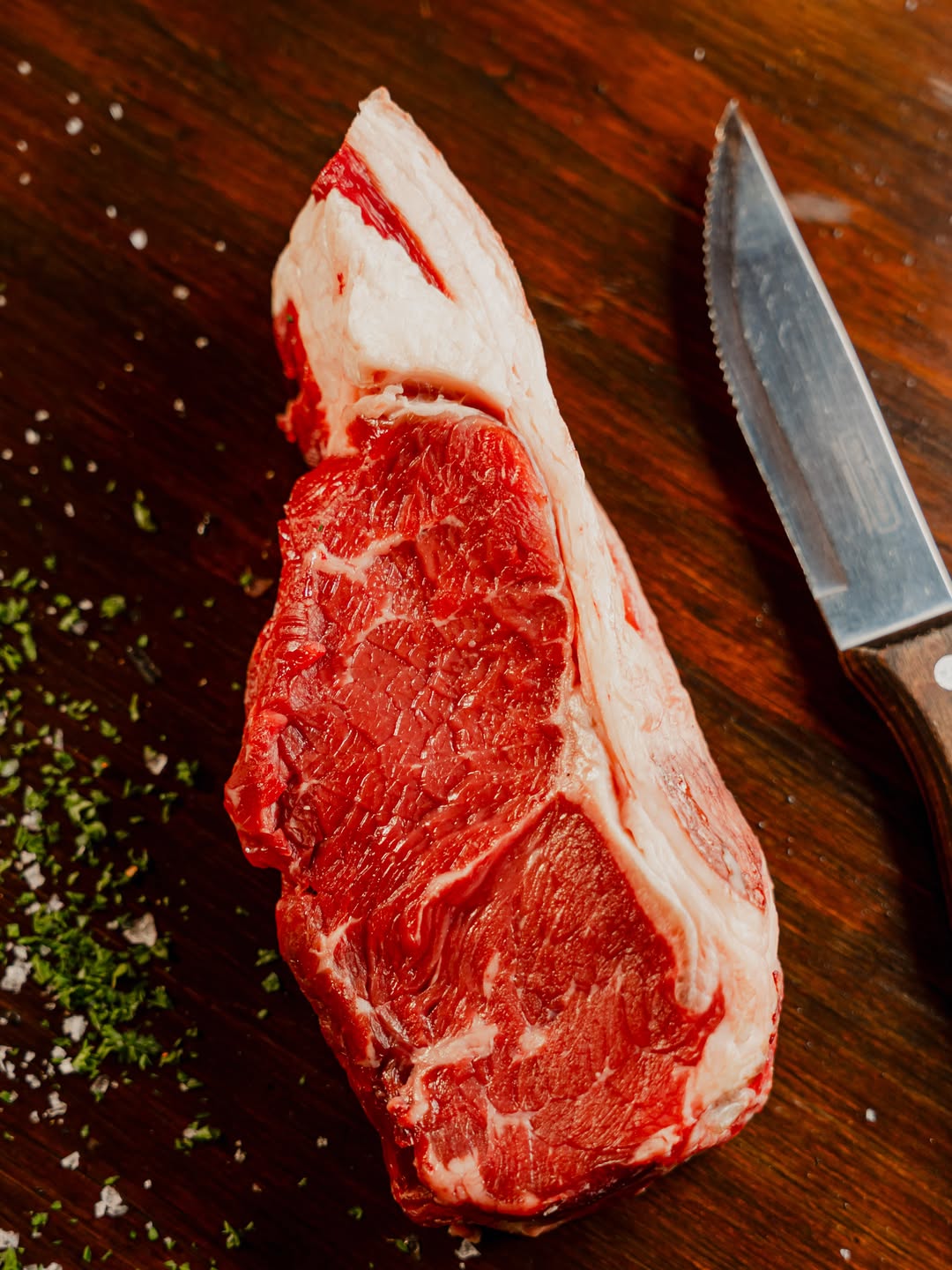 Lomo de vaca Simmental. 🥩
Una pieza donde la textura, la grasa y el carácter de la carne hablan por sí solos.
En Aranj