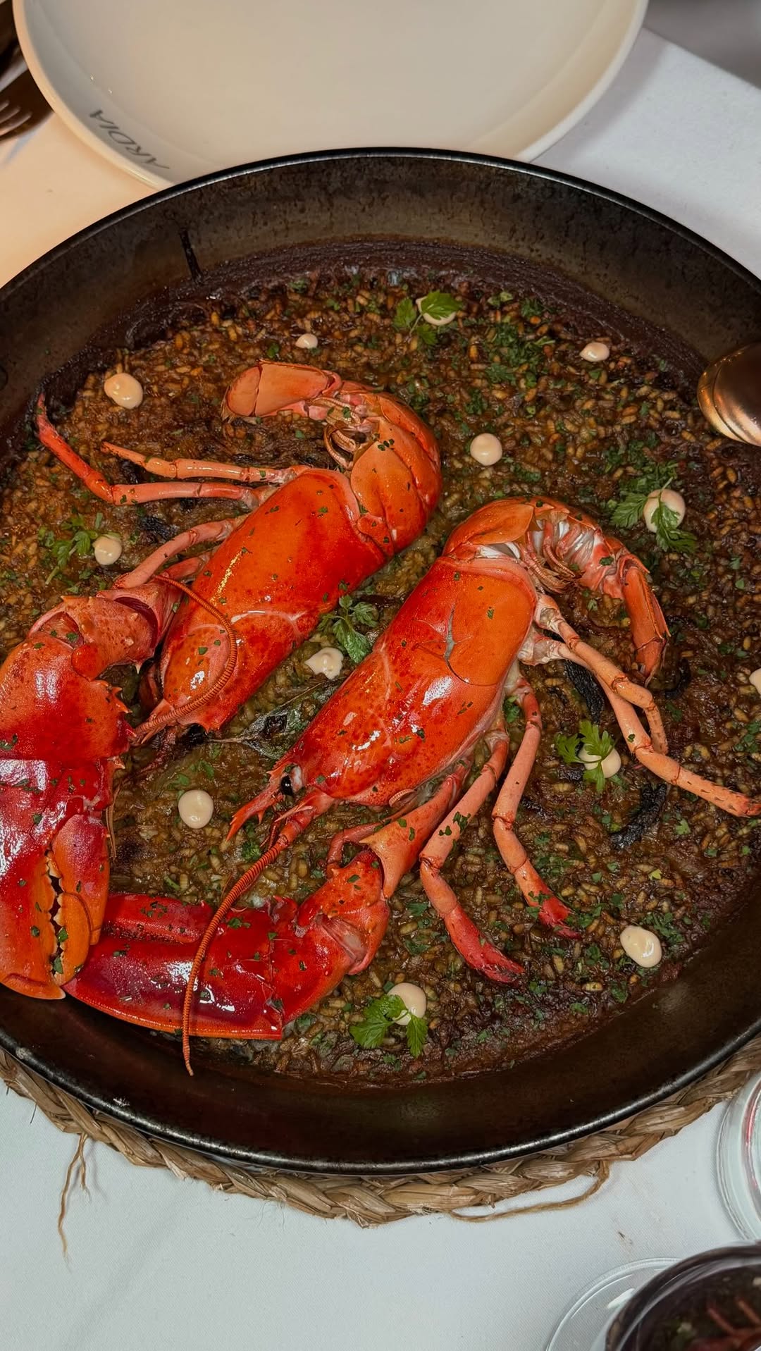 Our lobster rice🦞
One of those dishes you simply have to try when you come to @ardiamadrid
📍Callejón de Puigcerdà esqui