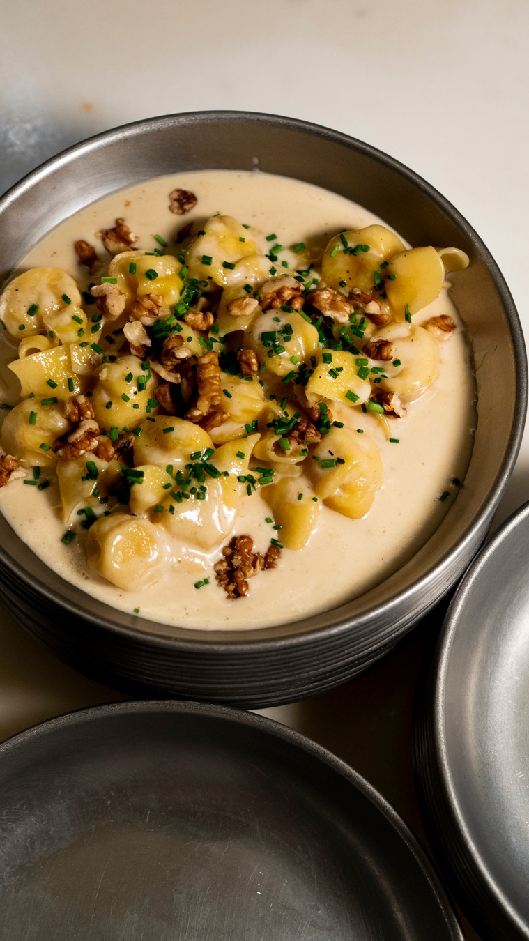 Fagottini rellenos de Pera con crema de queso Gorgonzola, nueces y miel.