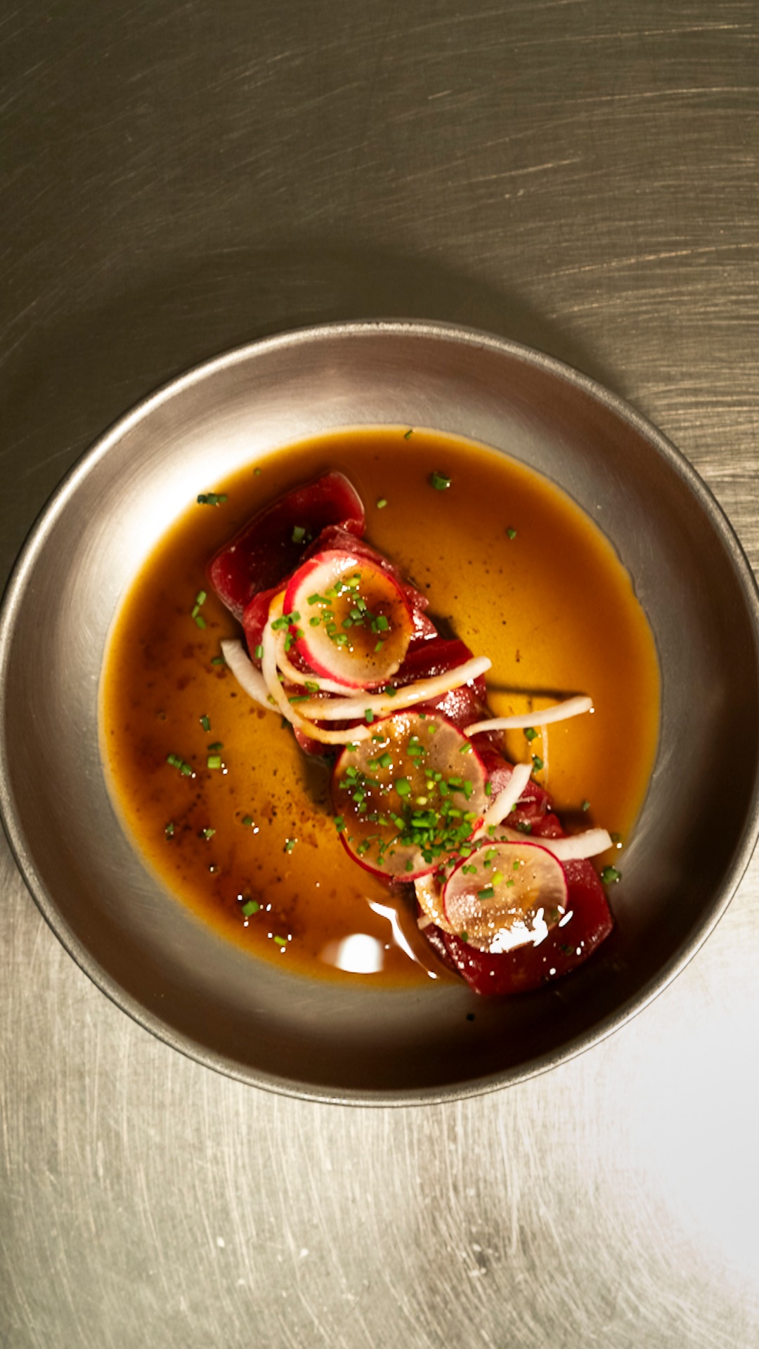 Crudo de Atún rojo Balfegó con cebolleta, rabanito y vinagreta de aceite de sésamo
#Aredna #BarMediterraneo #WineBarMad