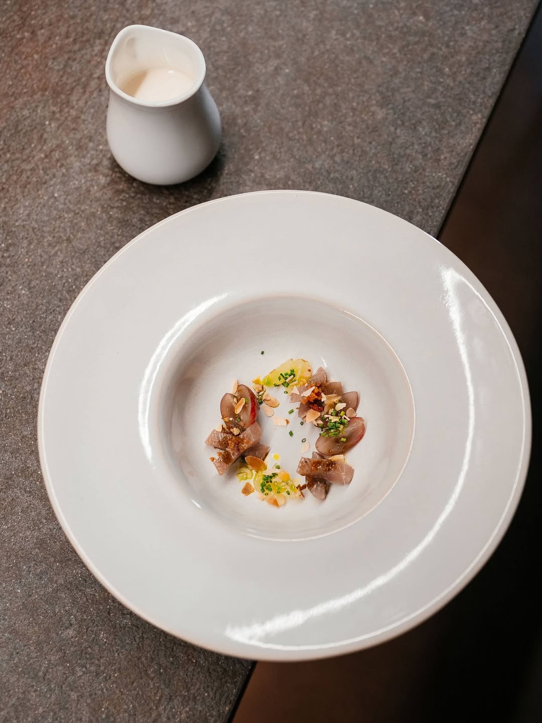Van apeteciendo platos de cuchara.

Este, una versión muy nuestra de un plato de toda la vida. Los champiñones con ajo y