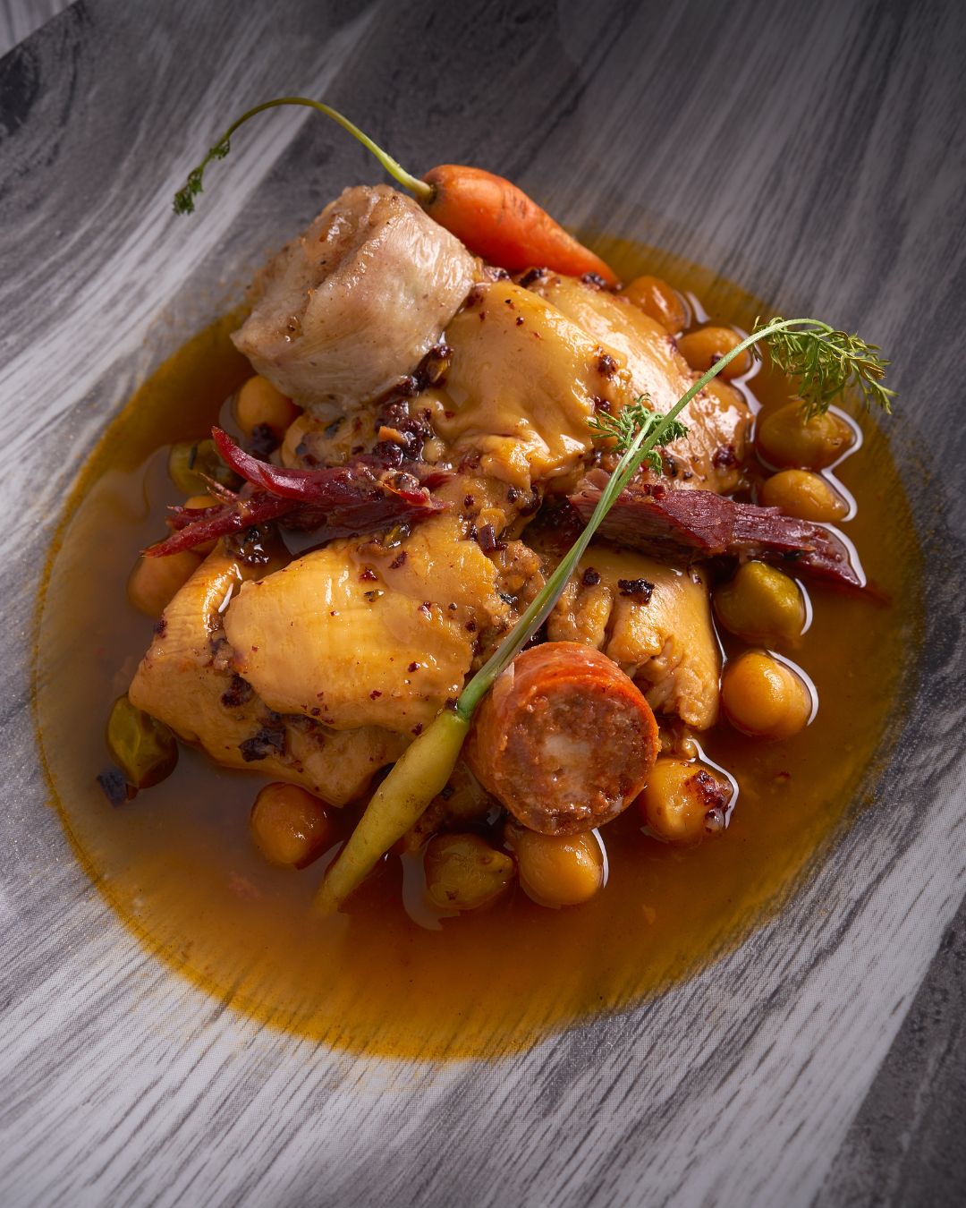 🍲✨ ¿Por qué comer unos callos a la madrileña?
Porque en Arrocería Imperial, transformamos este clásico madrileño en una 