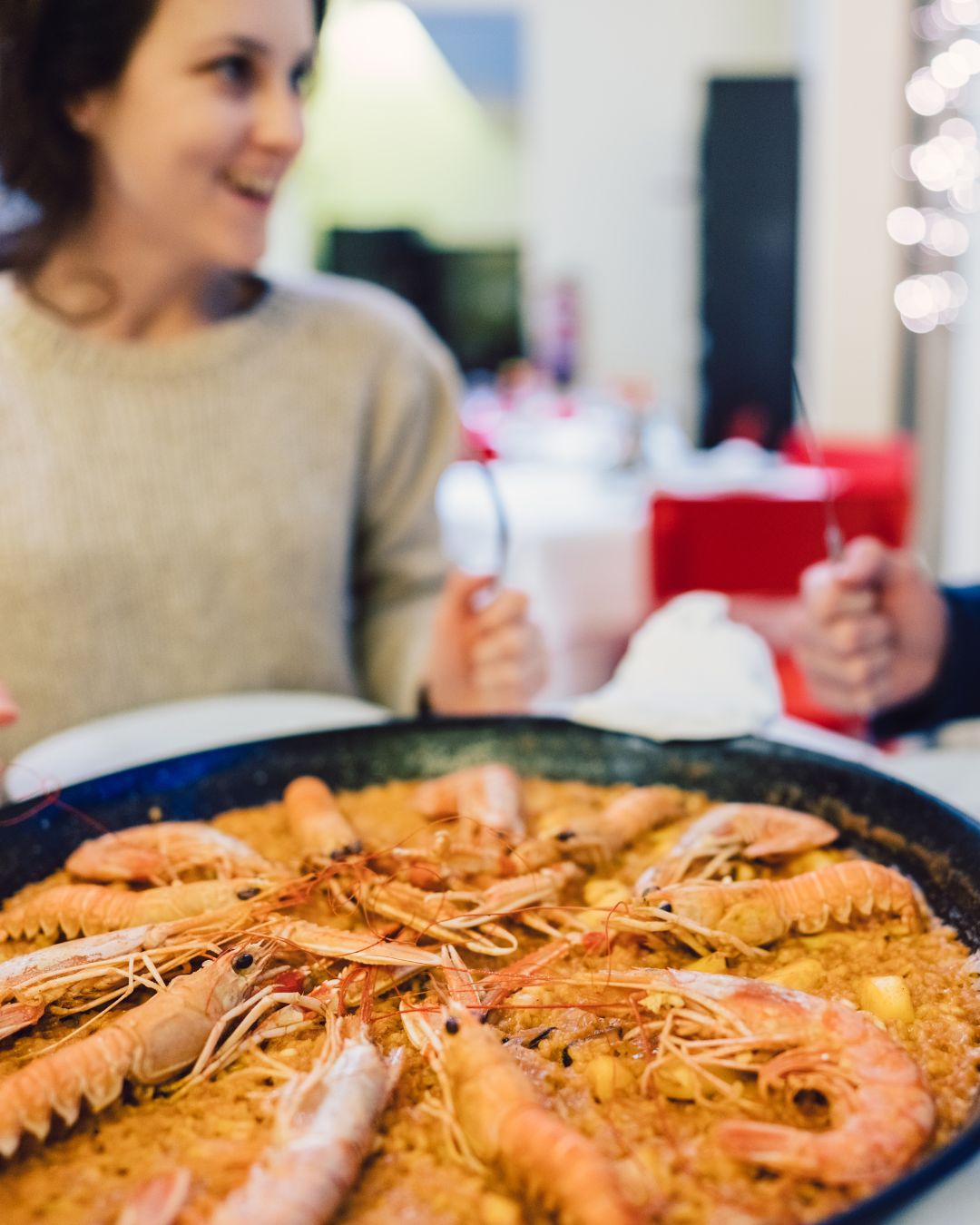 🍷🍽️ La mejor compañía con la mejor combinación
En Arrocería Imperial, sabemos que el buen sabor se disfruta aún más cuan