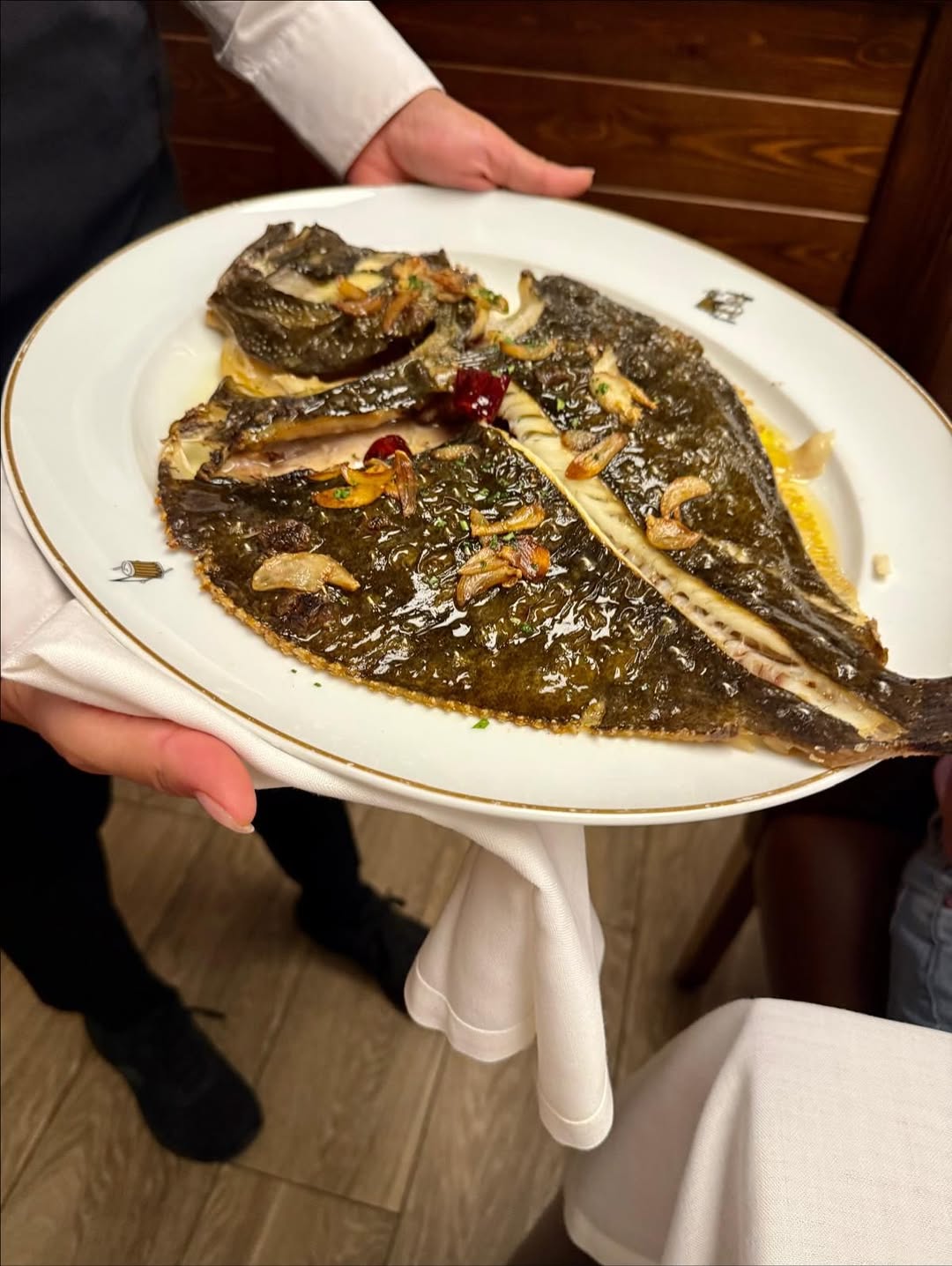 Un banquete inolvidable en Asador Donostiarra.

🥩 Txuleton para compartir
🍖 Jamón ibérico de bellota
🐟 Rodaballo fresco
