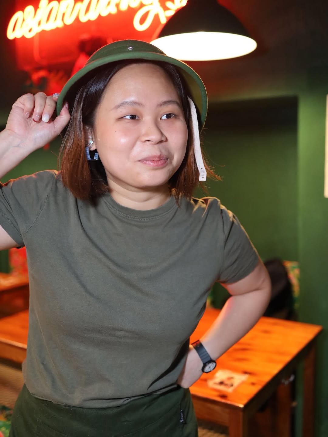Hace cuatro años, una tímida estudiante malaya entró por la puerta de Asian Army buscando un trabajo a tiempo parcial.

