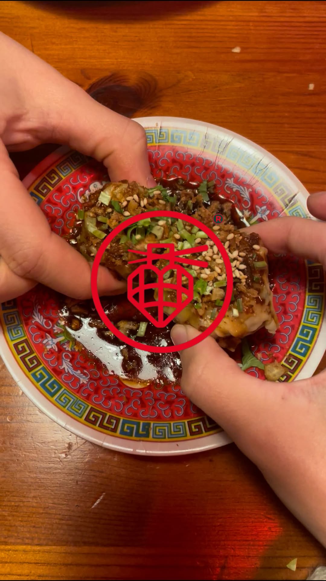 Viajar a Tailandia 🇹🇭 sin moverte del centro de Madrid es posible en @asianarmymadrid 🤩

Es como estar en un mercado de 