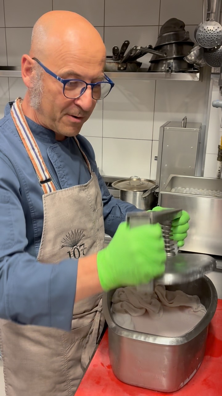 @restaurante_atocha107 seguimos y en breve abrimos obrador para que podáis comprar o degustar, iremos informando #restau