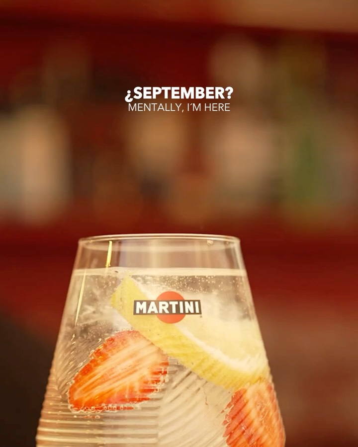 Una mesa para disfrutar sin prisa.

Cócteles que piden otra ronda.

Madrid siempre de fondo.

La noche madrileña.

Y un 