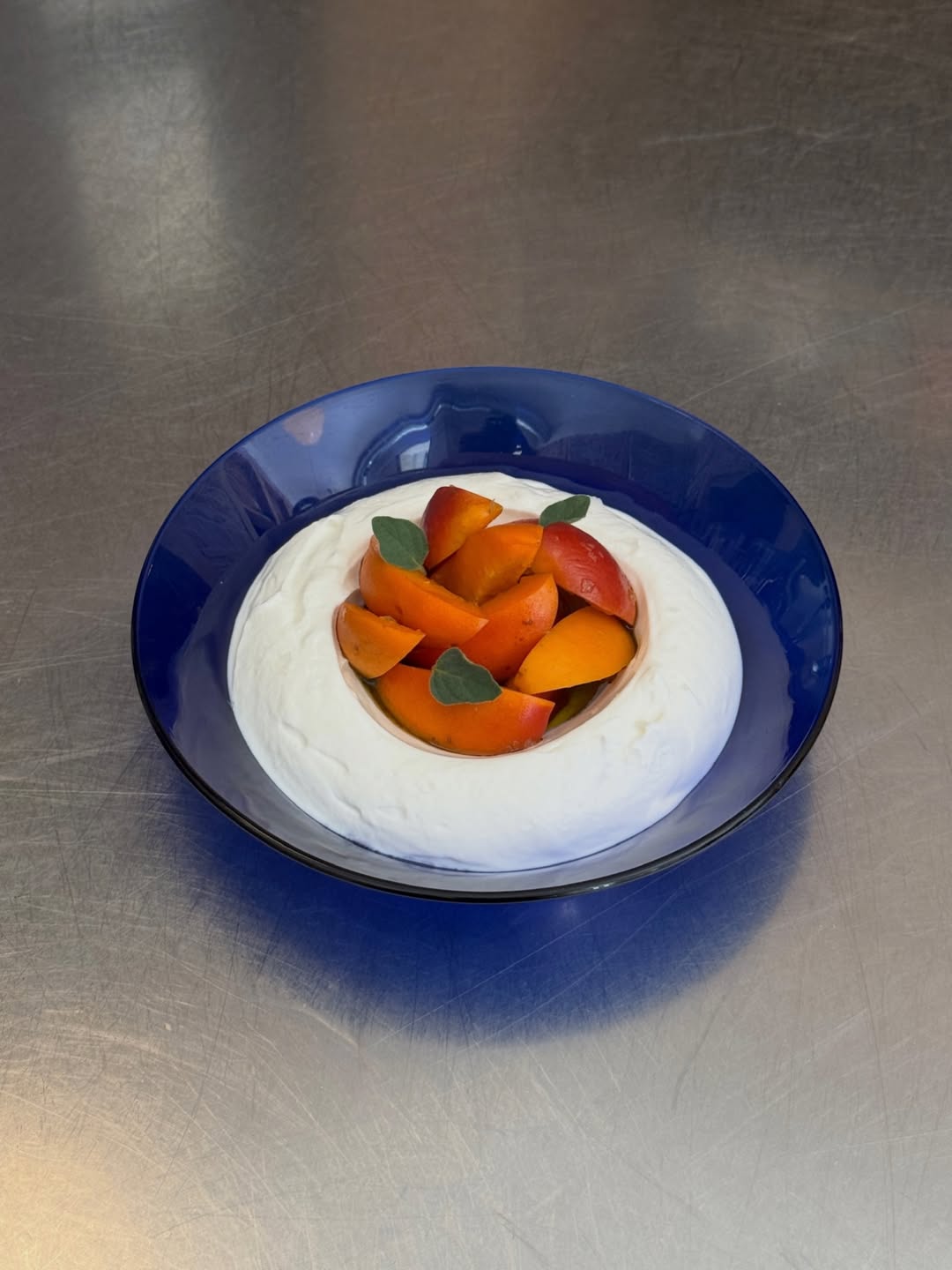 Corred que los albaricoques están a punto de acabar!!
Aquí tenéis el labneh con albaricoques, aceite de orégano y sal e