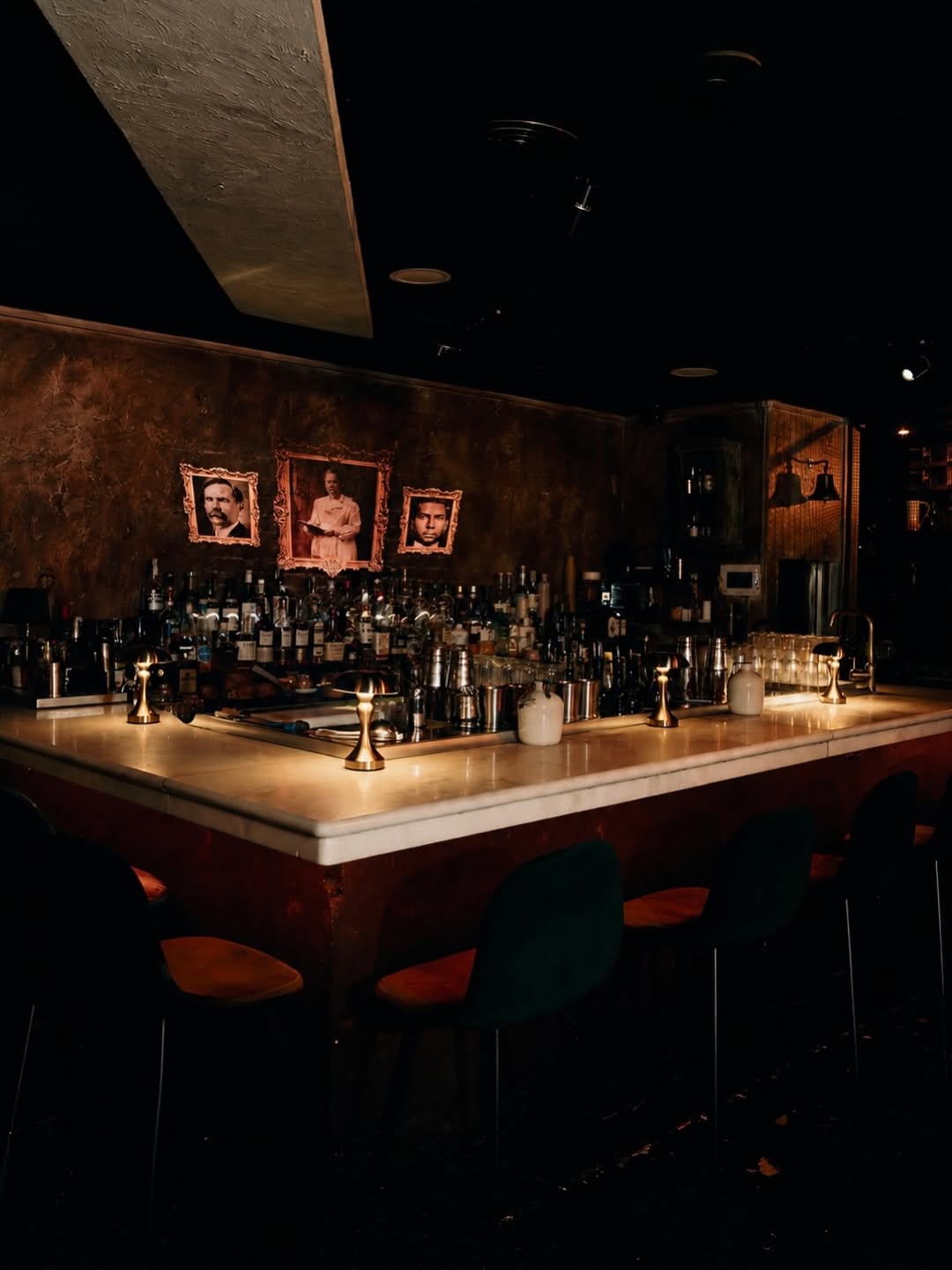 No hace falta reservar mesa para tomar malas decisiones. 🥃
Nos vemos en la barra.
#badcompanymadrid #madridnights #coc