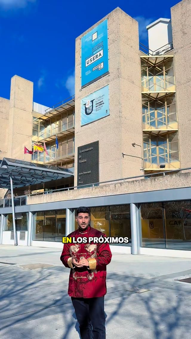 Si vienes a Usera por el Año Nuevo Chino, reconocerás pronto una calle llena de restaurantes nada más salir del Metro. S