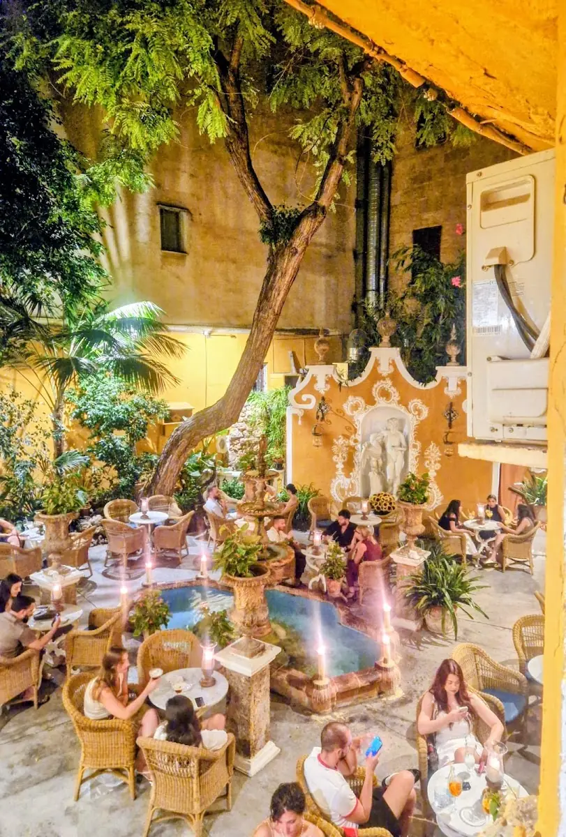 The lush courtyard at Bar Ábaco