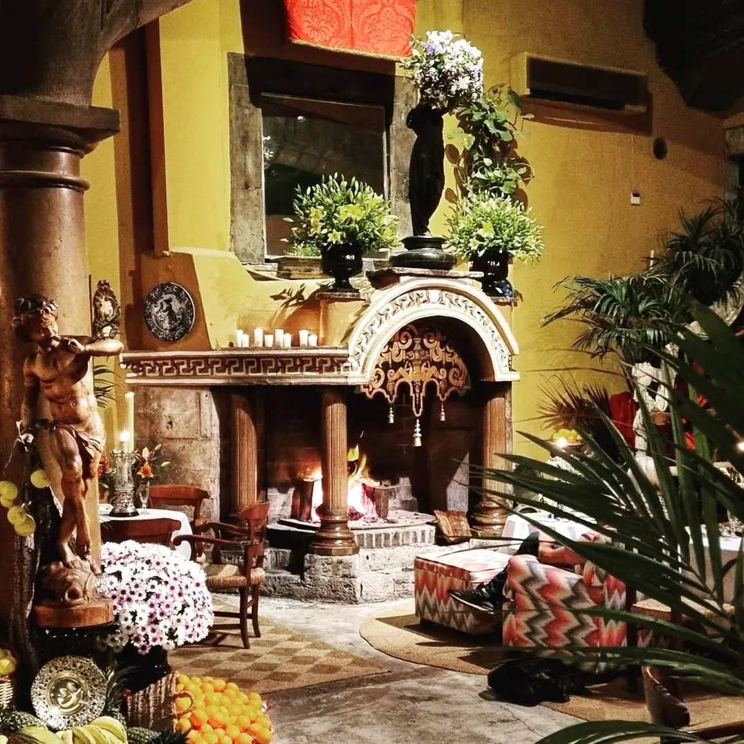 The opulent lounge at Bar Ábaco