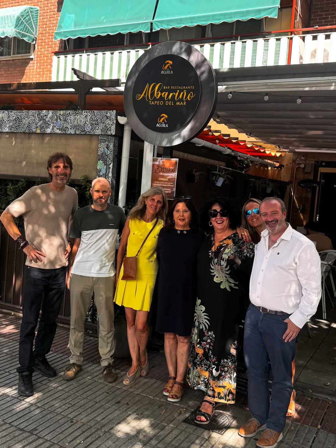Empezamos la semana en Bar albariño, el secreto mejor guardado de Barajas, donde el tapeo sabe a mar y a tradición. Un b