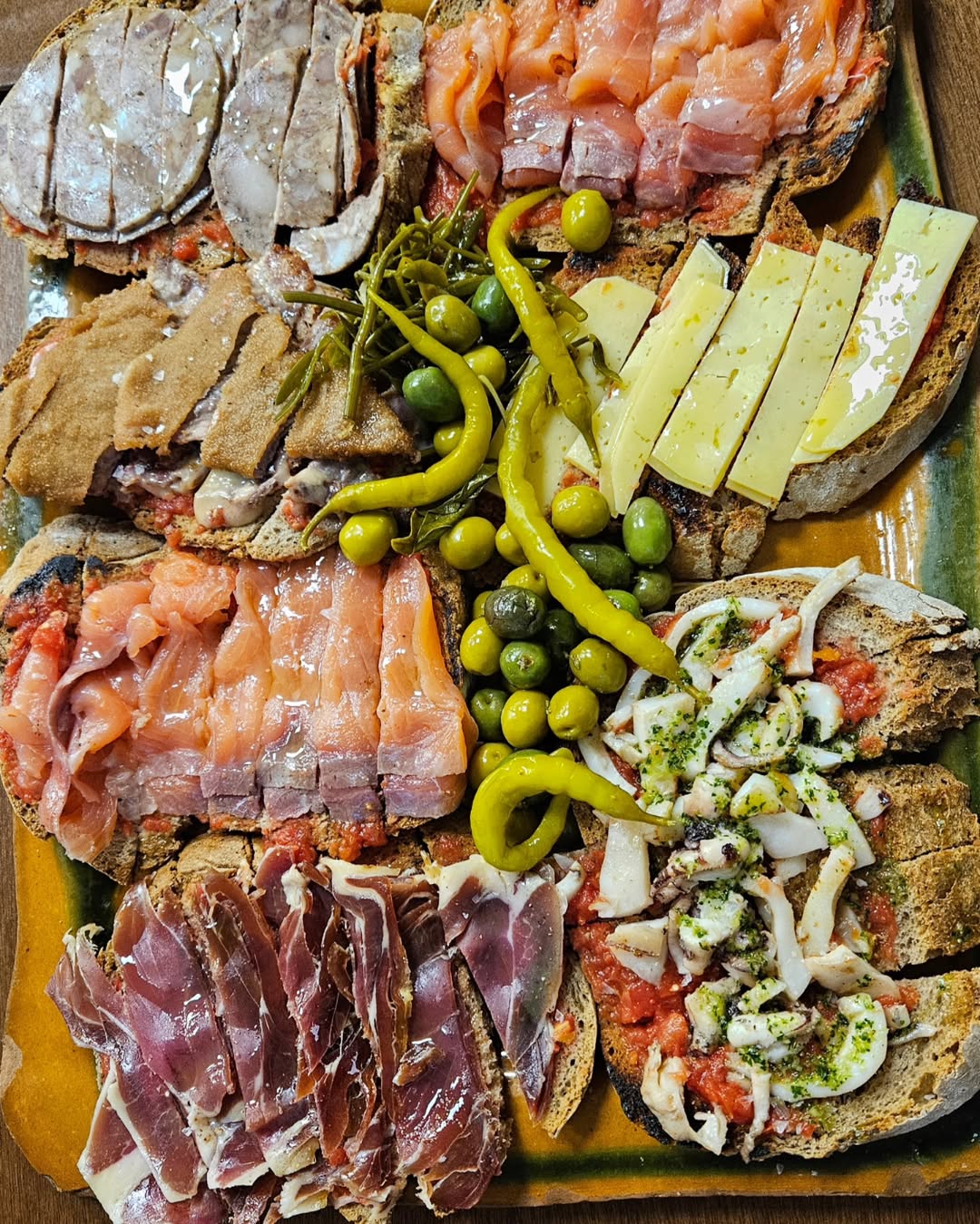 📍BAR CABRERA
C/ Can Baro, 9. - Palma @barcabrerapalma

1️⃣ Pa amb Olis Varios
2️⃣ Croquetas de Chipirones 1€/ud
Croqueta