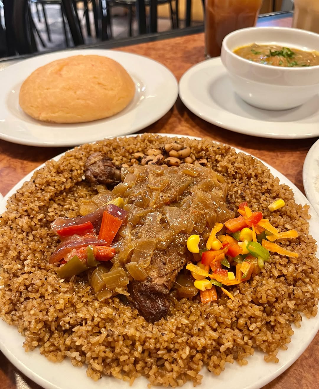 Tenía mucho antojo de comida senegalesa 🇸🇳 y fuimos a @barcoloressabores (desliza para ver la carta)
🧐No es ningún secr