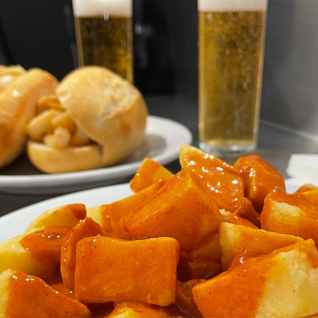 Hemos encontrado muchos fans de nuestras Patatas Bravas y ¡nos encanta que os encanten!. Se merecen una mención especial