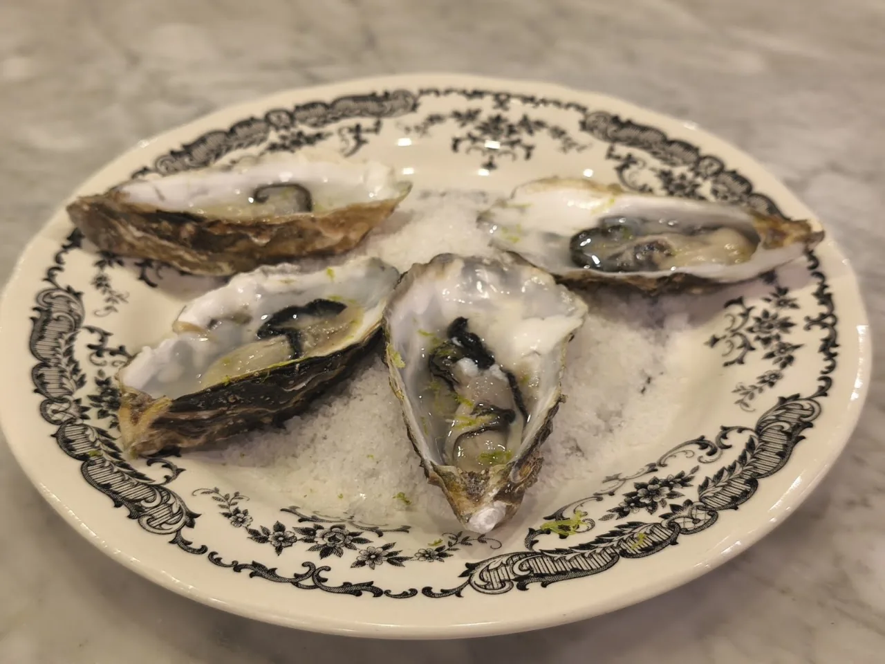 A plate of fresh oysters on ice