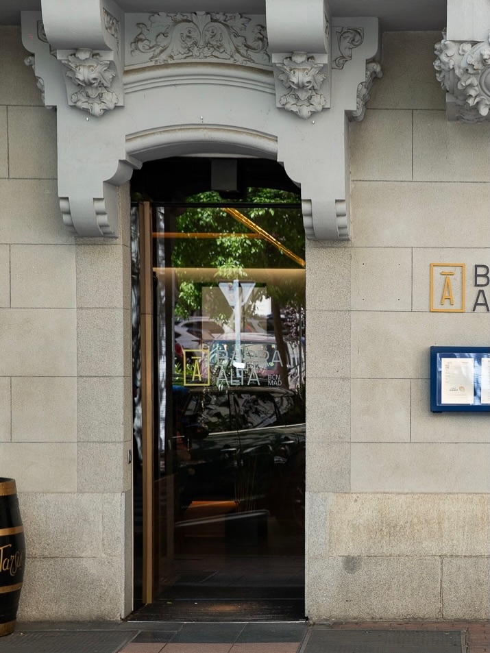 Madrid, ¿qué plan tienes hoy? 🍽️
Aquí dentro, la cocina ya está en marcha, las mesas preparadas y la carta esperando a