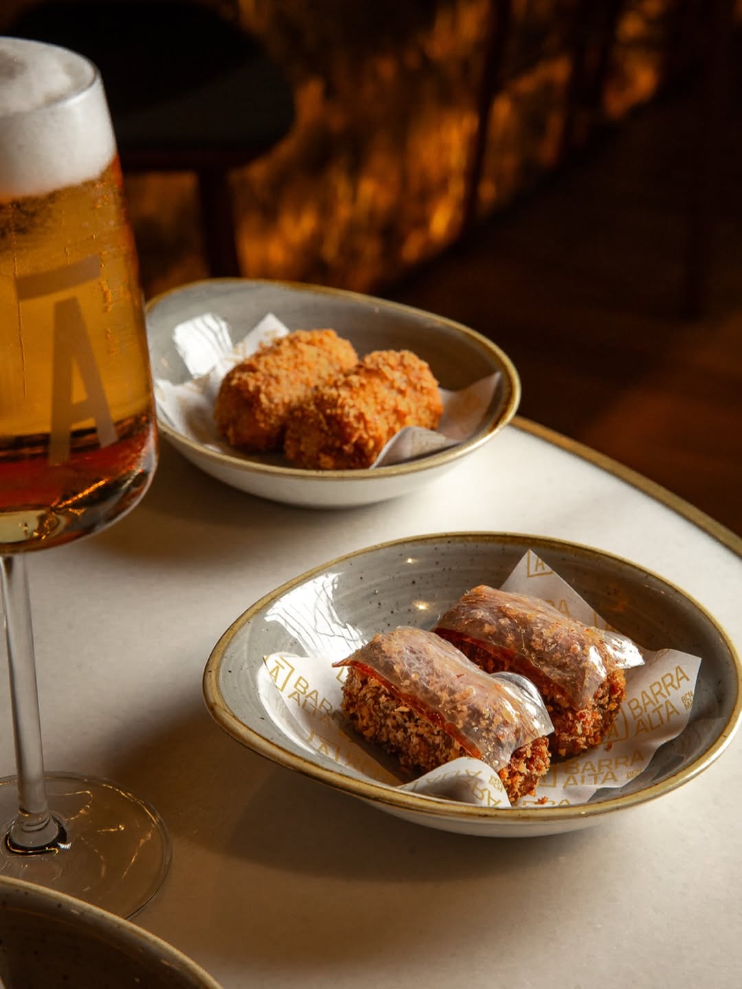 Madrid cambia de ritmo en agosto. En Barra Alta seguimos abiertos para quienes buscan una mesa donde disfrutar sin prisa