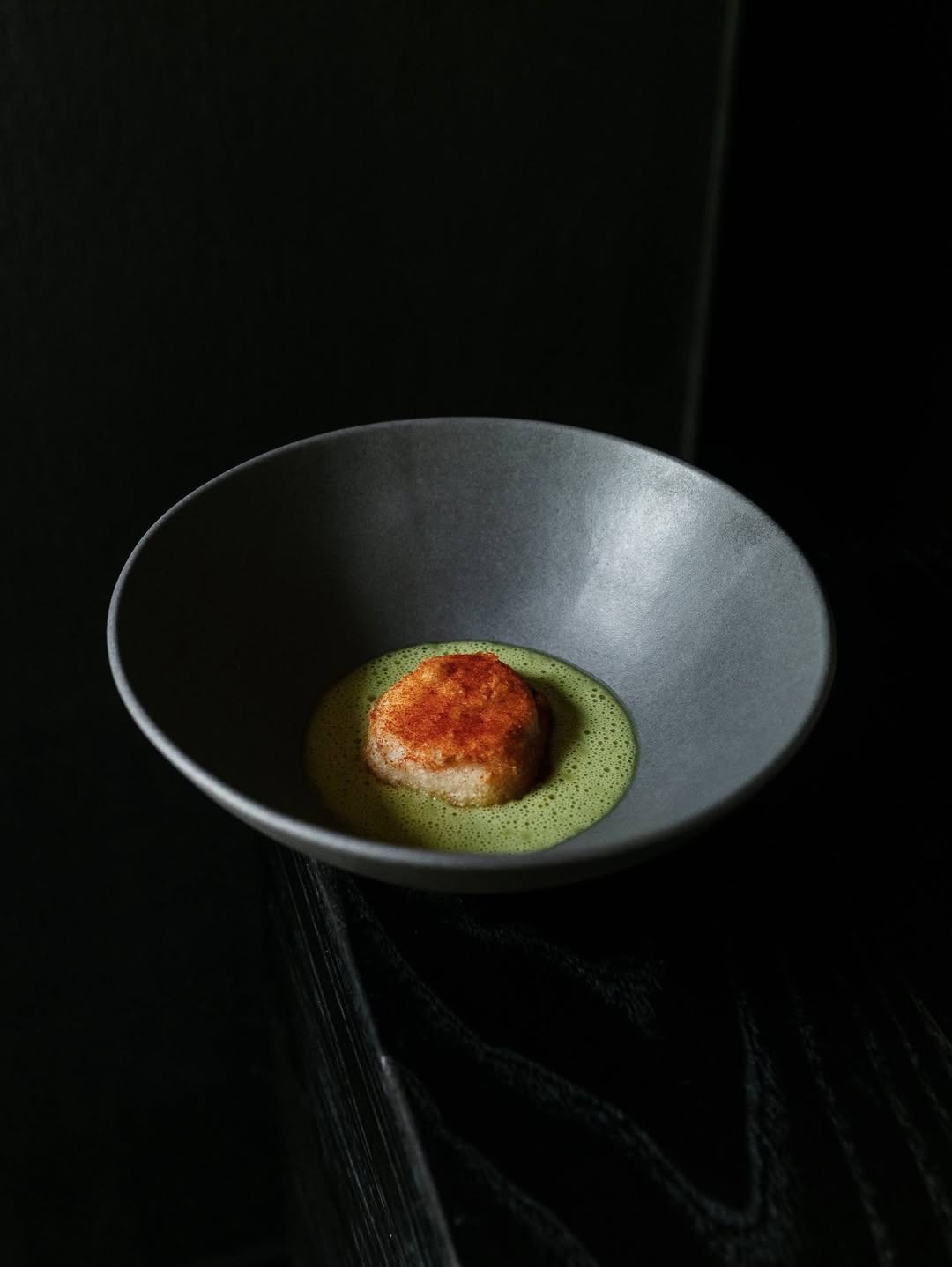 Merluza frita con una salsa verde de almejas.
#bascoat