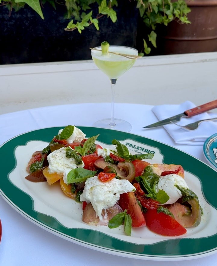 Así nace nuestro Carpaccio Caprese: fresco, delicado y perfecto para este comienzo del otoño que aún nos trae días de ca