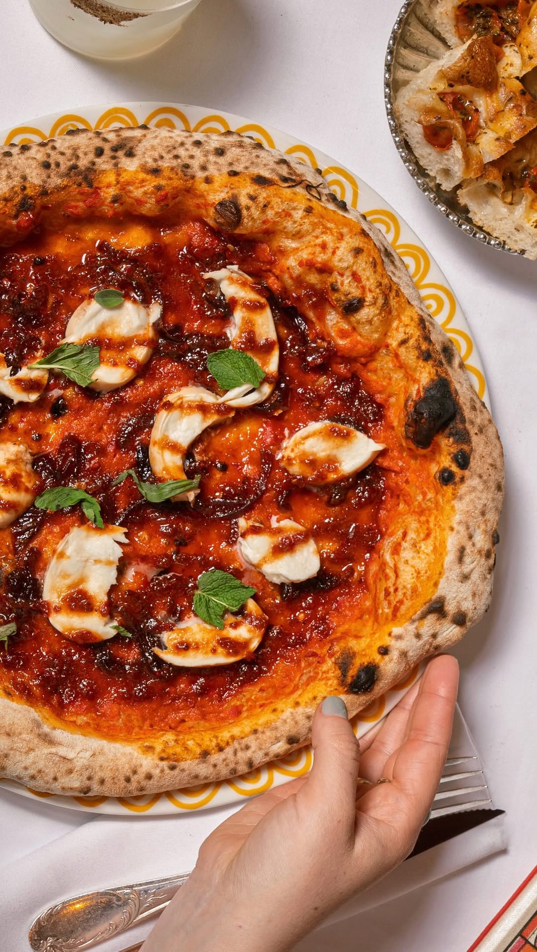 Dulce, ahumada y con un toque picante, así es la Spicy Bomba 🔥