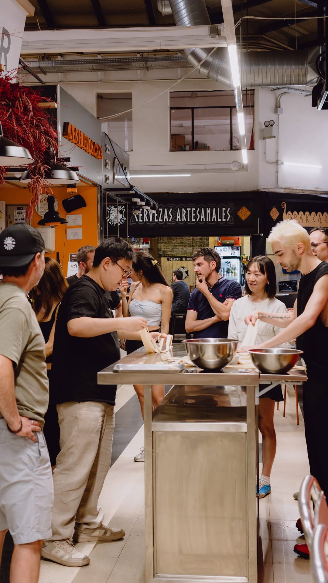 Amasamos, estiramos biang biang, charlamos y comimos. Así fue nuestro primer showcooking ❤️

¿Repetimos? 😬

#biangbiangn