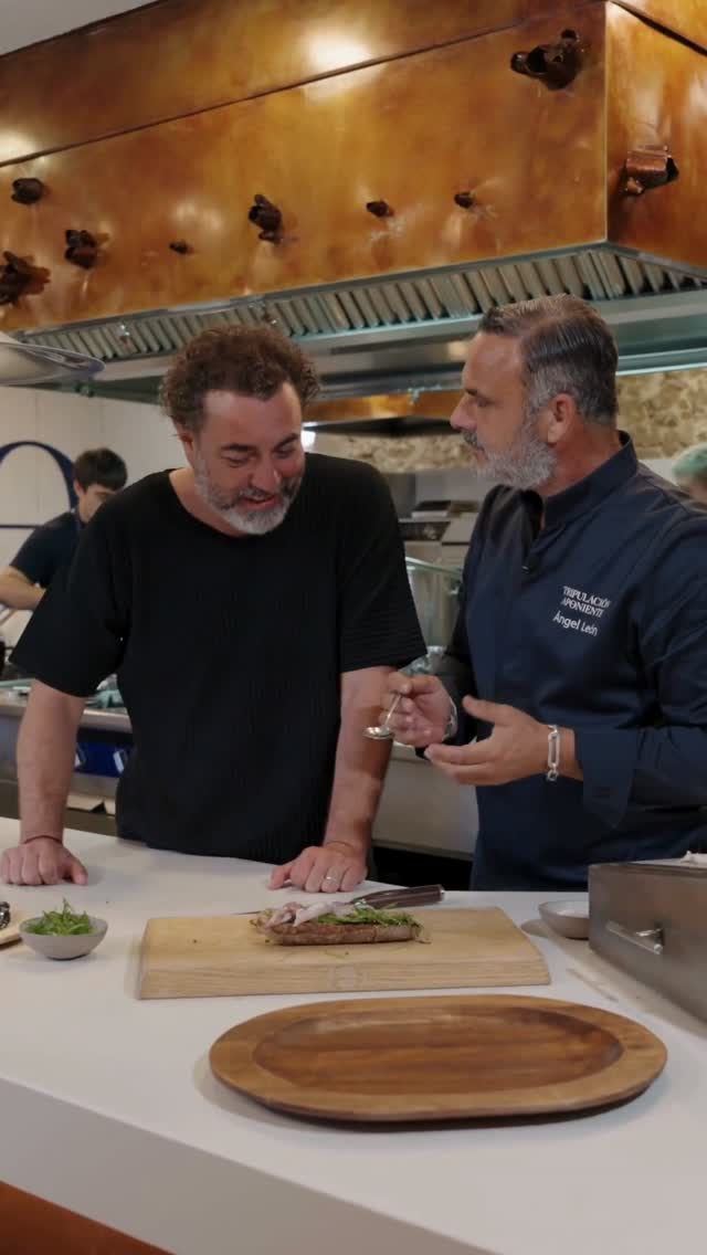 Cuando dos cocinas comparten la misma forma de entender el mar, pasan cosas como esta.
Rafa Zafra y @angel_leon_aponien