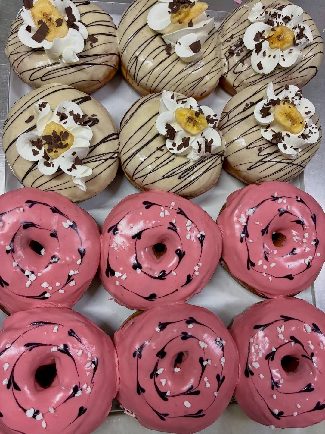 Agosto en Madrid. Ni tan mal 🍩
(Seguiremos abiertos con normalidad lo que queda de verano 🔥)