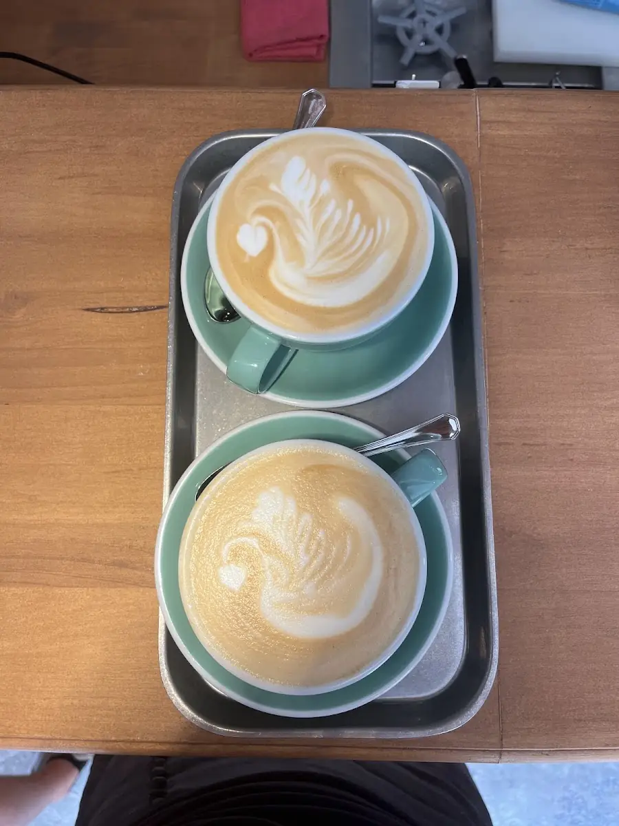 Flat whites with latte art at Bo's in Pollença