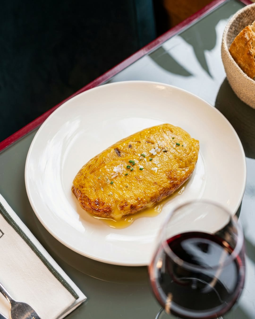 🥔🍳 Recién hecha, recién servida.
Nuestra omelette de patatas se prepara al momento para que disfrutes cada bocado con e