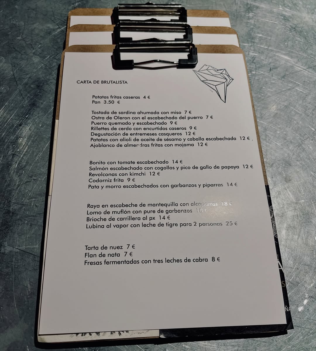 TAMBIÉN TENEMOS CARTA.
Ahora también podrás pedir la carta, donde están nuestros clásicos y los platos que ofrecemos