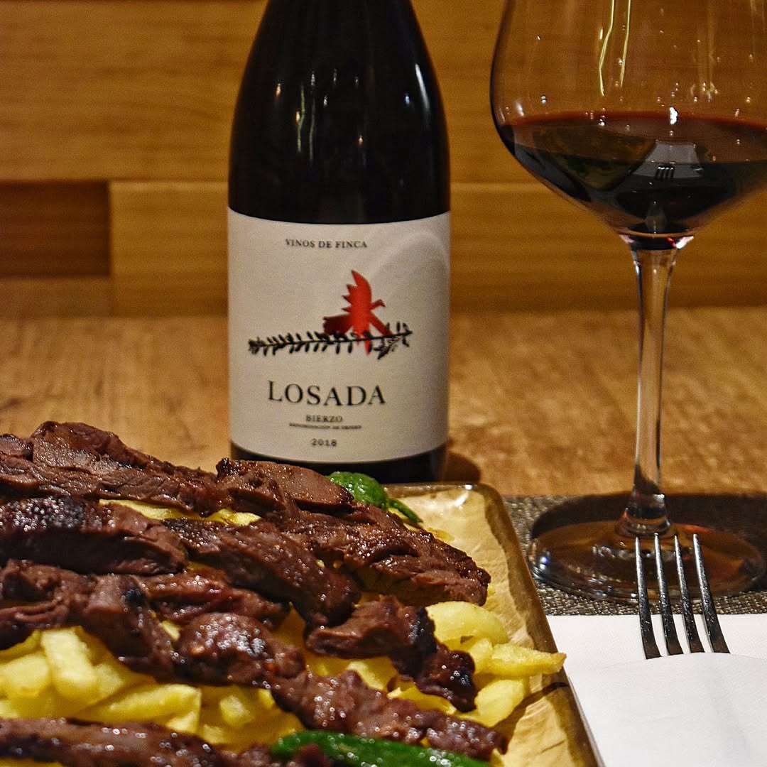 Uno de nuestros platos estrella! 
Ternera argentina con pimientos de padrón!

📍En nuestro restaurante C/ Rosario Pino 18