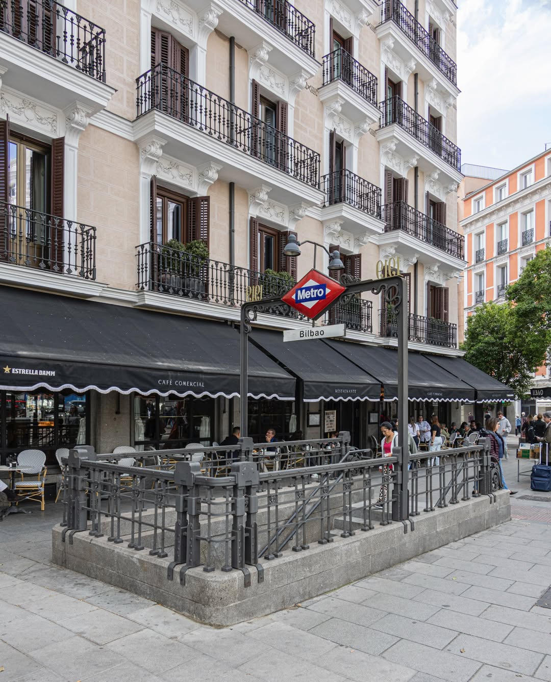 Visitar Madrid significa venir a Café Comercial y comer tus platos favoritos 😉☀️
#restaurantesmadrid #planesverano #pla