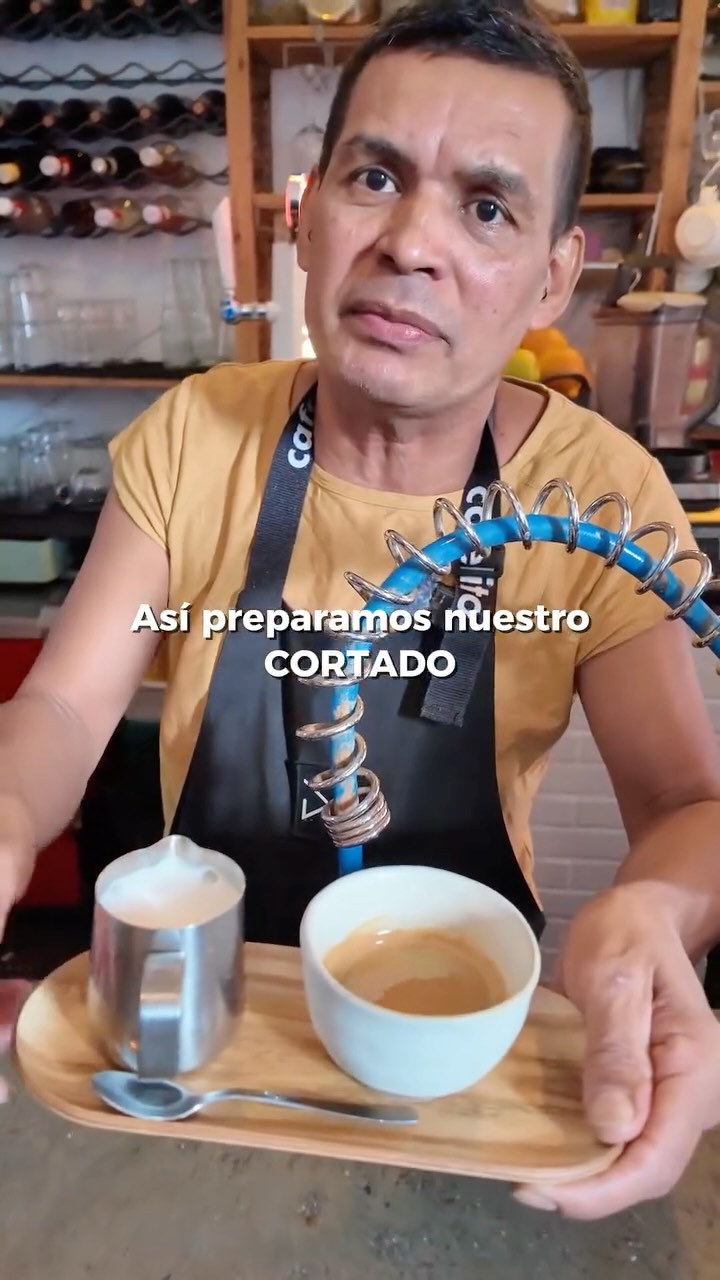 Así preparamos nuestro cortado ☕

#fyp #cortado