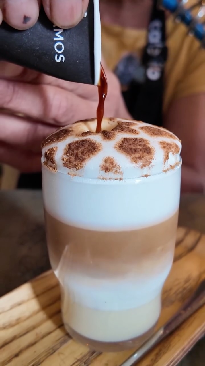 Así se ve nuestra versión del barraquito, ¿lo habéis probado?

#cafe #fyp