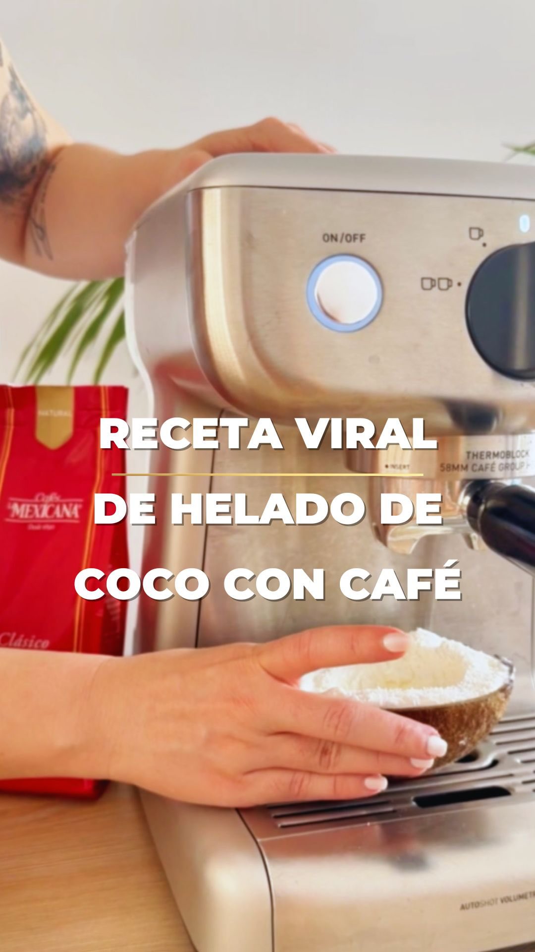 đš La receta viral del verano tiene cafĂ©.
Si todavĂa no la has probado, toma nota:
đ„„ Coge el famoso helado de coco.
â Ha