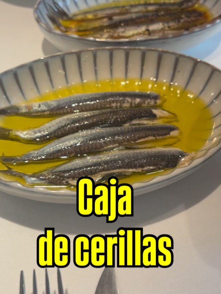 Basta entrar entrar en @cajadecerillas_madrid, mirar alrededor y echar un vistazo a la carta, para saber por qué está ar